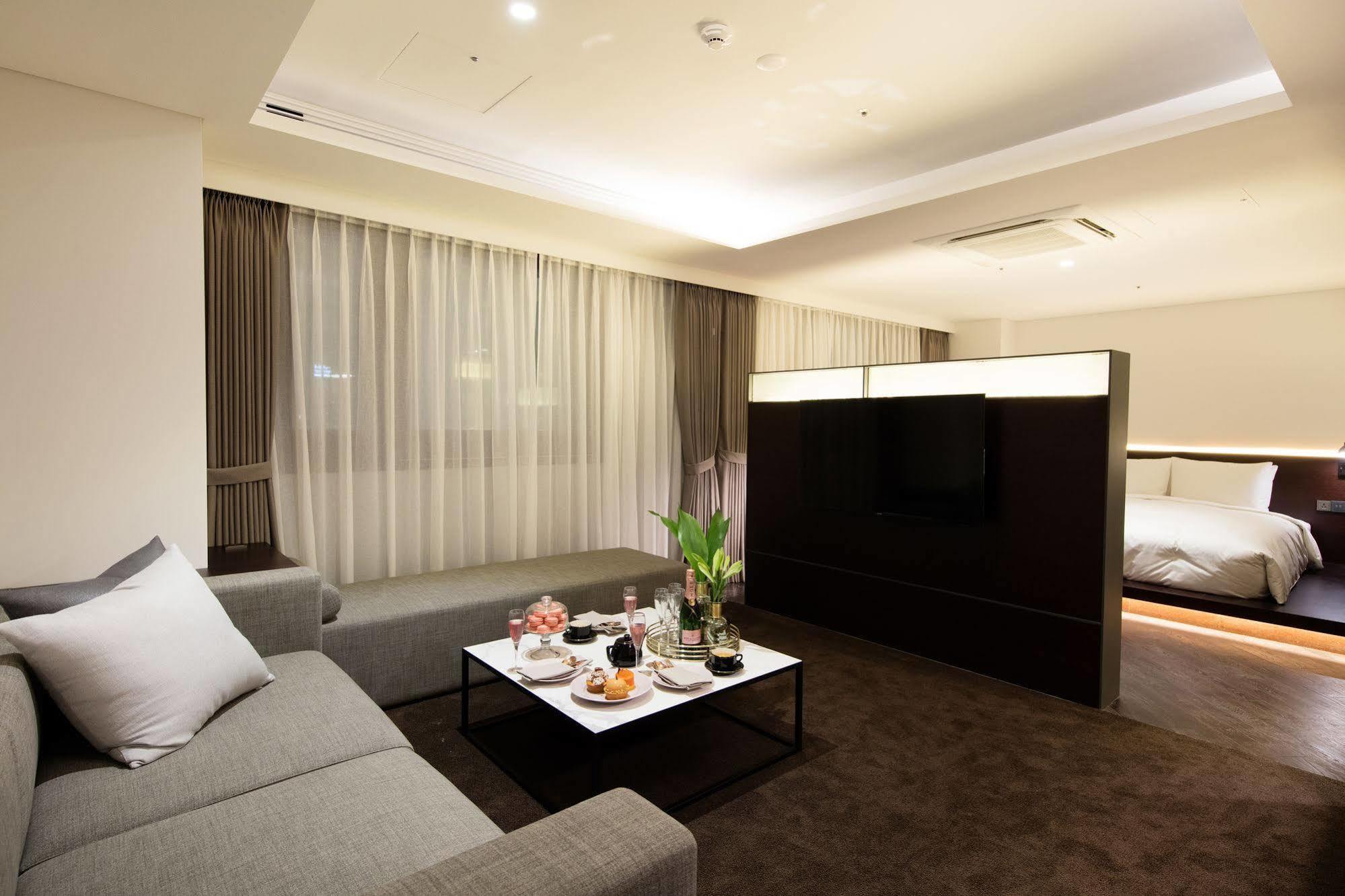 Glad Live Gangnam Hotel Сеул Екстериор снимка